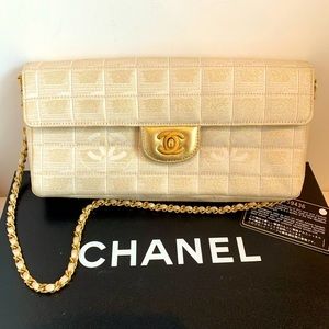 Chanel light beige chocolate bar fold over clutch pearl excellent